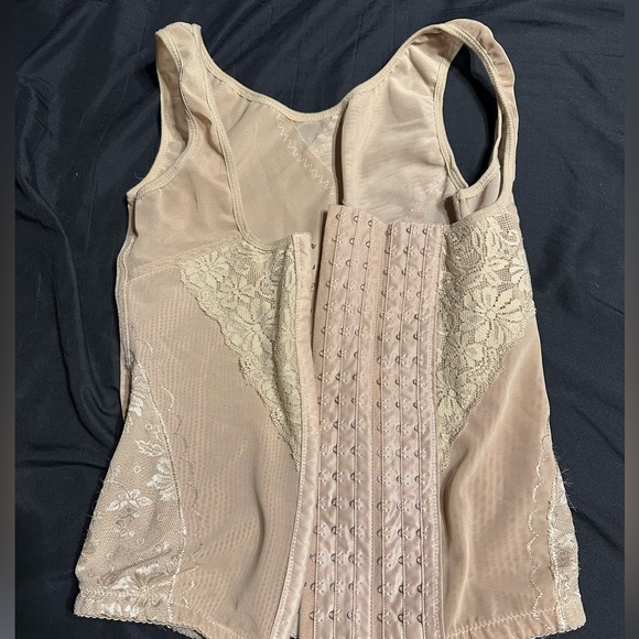 Hook Closure Corset - Picture 1 of 3